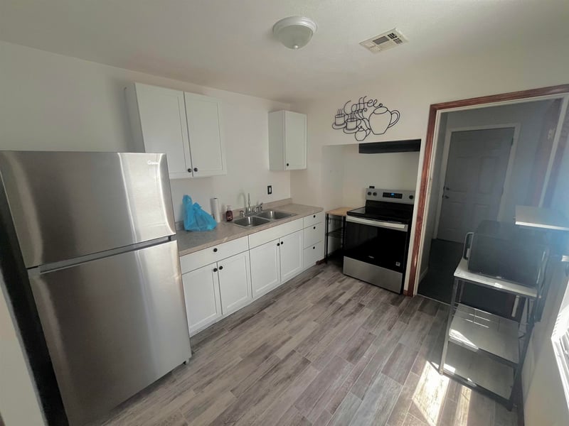 1106 11th , Salina, KS 67401