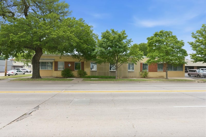 155 S Hydraulic, Wichita, KS 67211