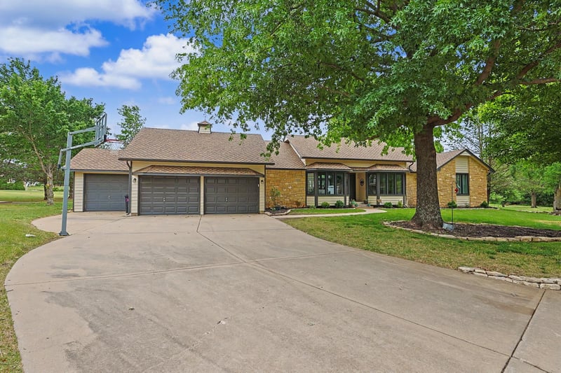 3108 Vado Ct, Winfield, KS 67156