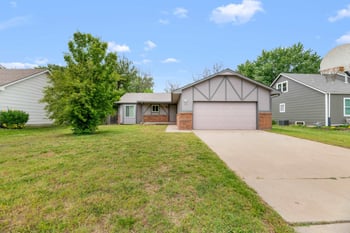 6707 E Pepperwood Ct, Wichita, KS 67226