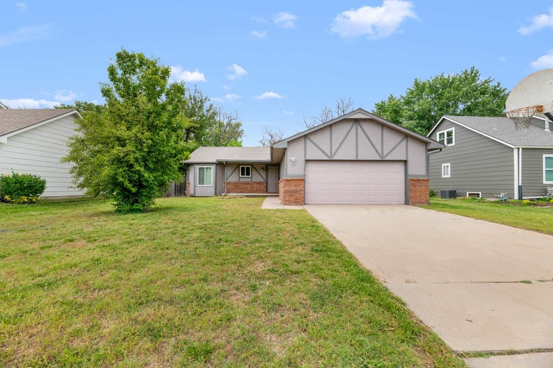 6707 Pepperwood Ct, Wichita, KS 67226