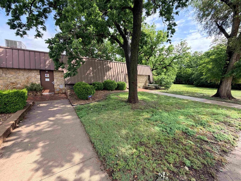 338 Front St, Salina, KS 67401