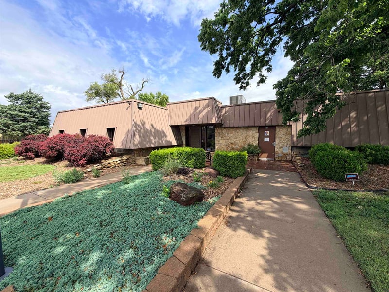 338 Front St, Salina, KS 67401