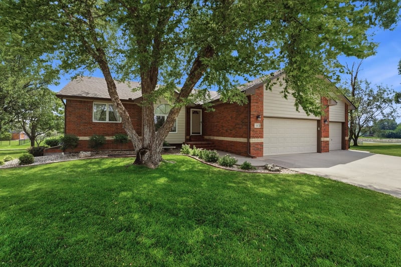 418 Streamside Ct, Clearwater, KS 67026