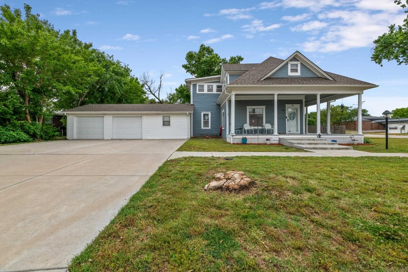 423 Main St, Belle Plaine, KS 67013