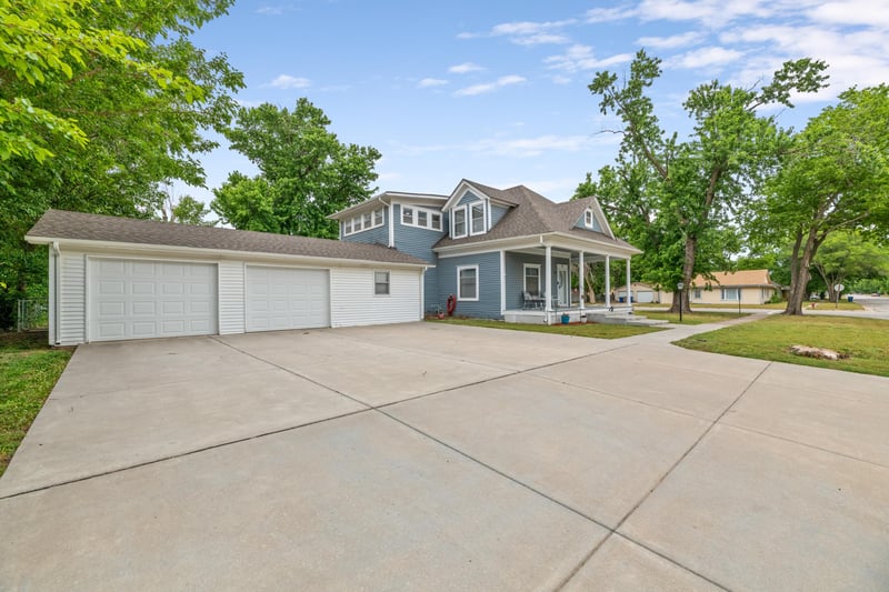 423 Main St, Belle Plaine, KS 67013