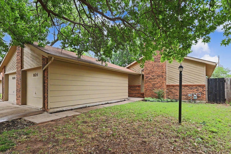 1614 N Brunswick Ln, Wichita, KS 67212