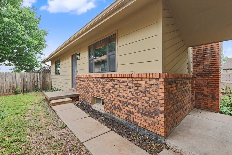 1614 N Brunswick Ln, Wichita, KS 67212