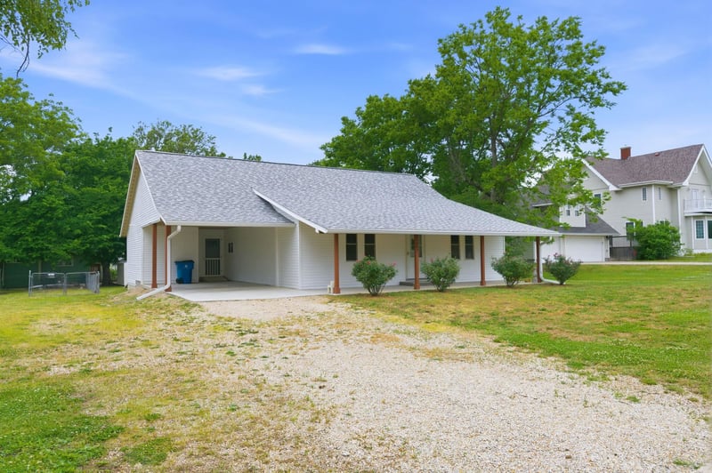 205 St Nicholas St, Eureka, KS 67045
