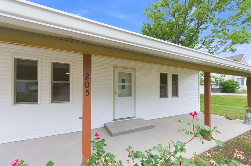 205 St Nicholas St, Eureka, KS 67045