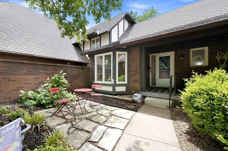 2025 Broadmoor , Wichita, KS 67206