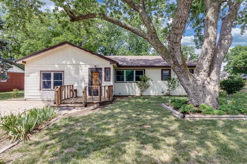 215 Tracy Ave, Clearwater, KS 67026