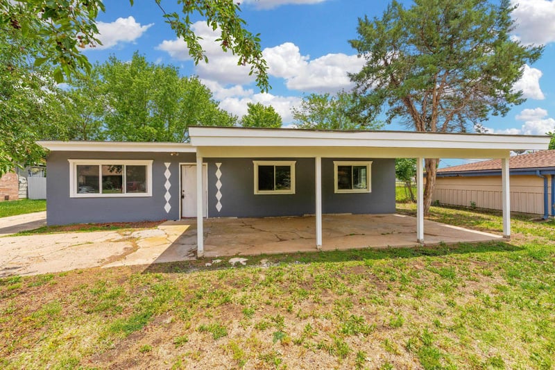 617 High Dr, Wellington, KS 67152