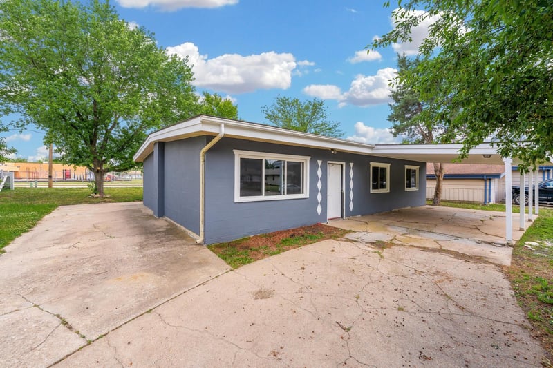 617 High Dr, Wellington, KS 67152