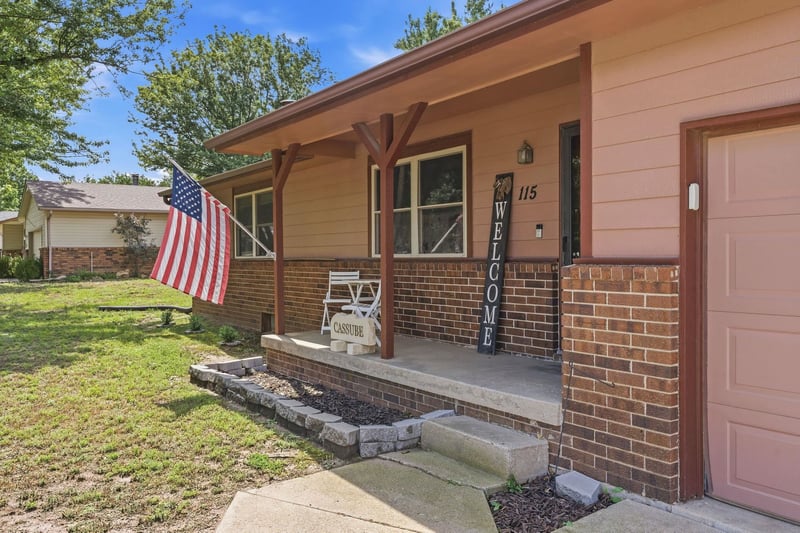 115 W April Dr, Mulvane, KS 67110