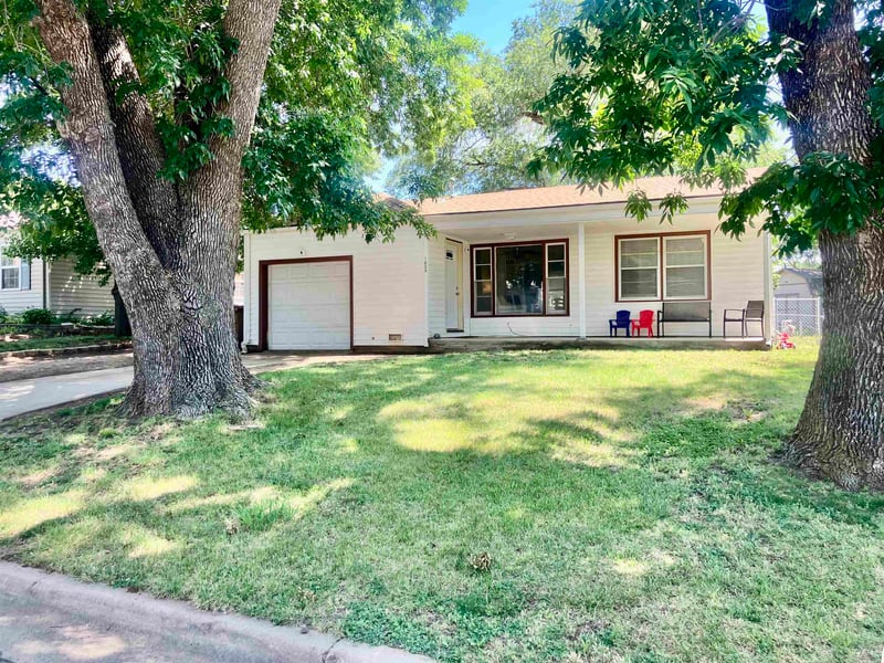1629 E Gary St, Park City, KS 67219