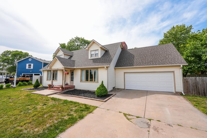 120 Lexington Ct, Andover, KS 67002