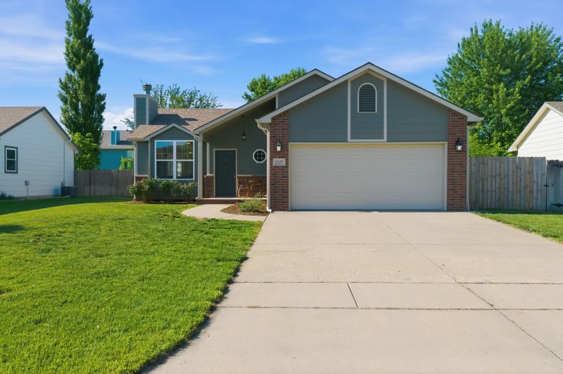 2537 E Cambridge Ct, Park City, KS 67219