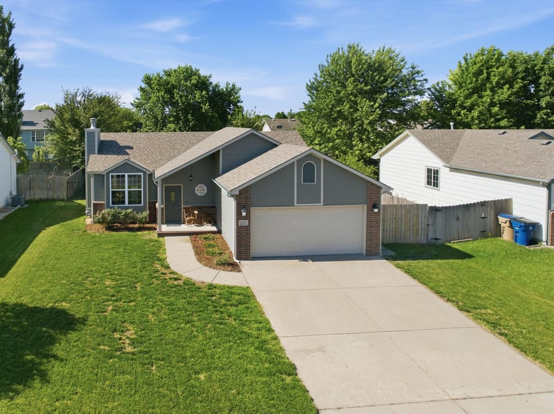 2537 E Cambridge Ct, Park City, KS 67219