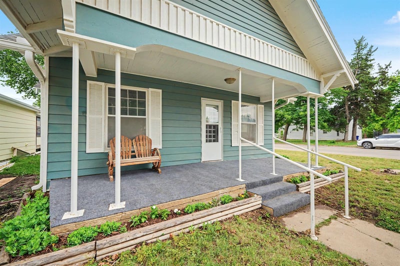 102 N Swedonia St, Marquette, KS 67464