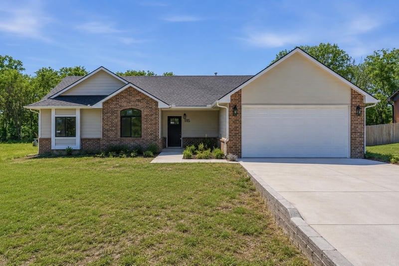 595 S Arbor Valley Way, Valley Center, KS 67147