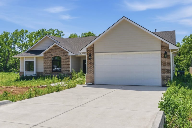 595 S Arbor Valley Way, Valley Center, KS 67147