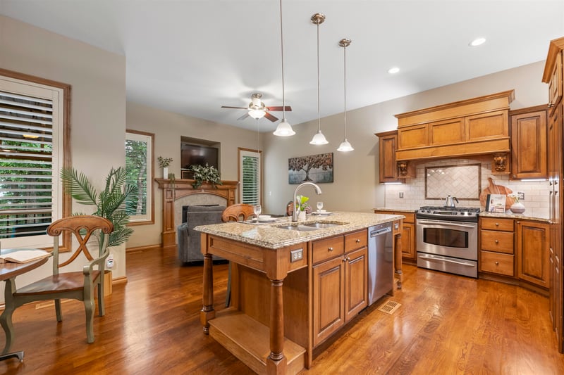 2405 N Peckham Ct, Wichita, KS 67228