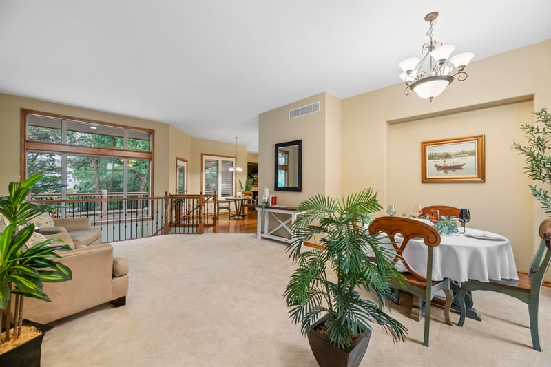 2405 N Peckham Ct, Wichita, KS 67228