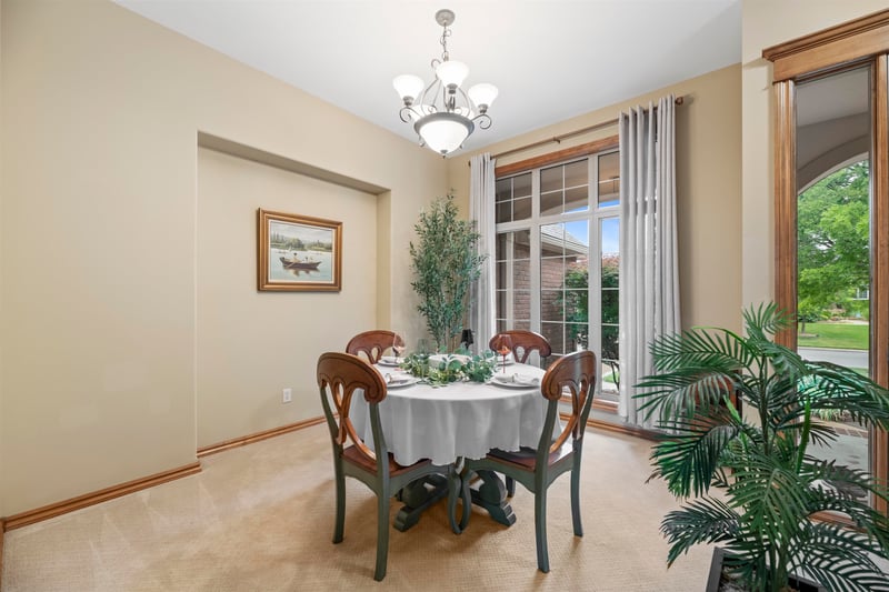 2405 N Peckham Ct, Wichita, KS 67228