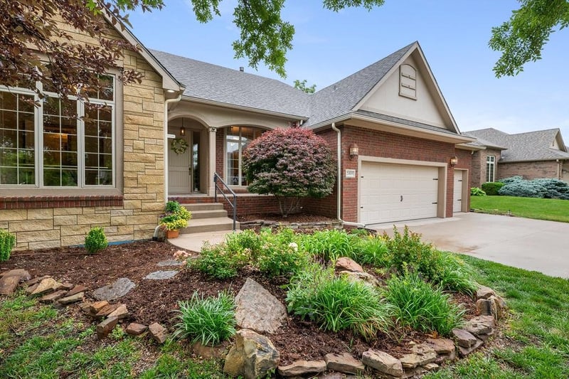 2405 N Peckham Ct, Wichita, KS 67228