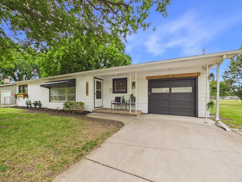 555 N Colby St, Valley Center, KS 67147