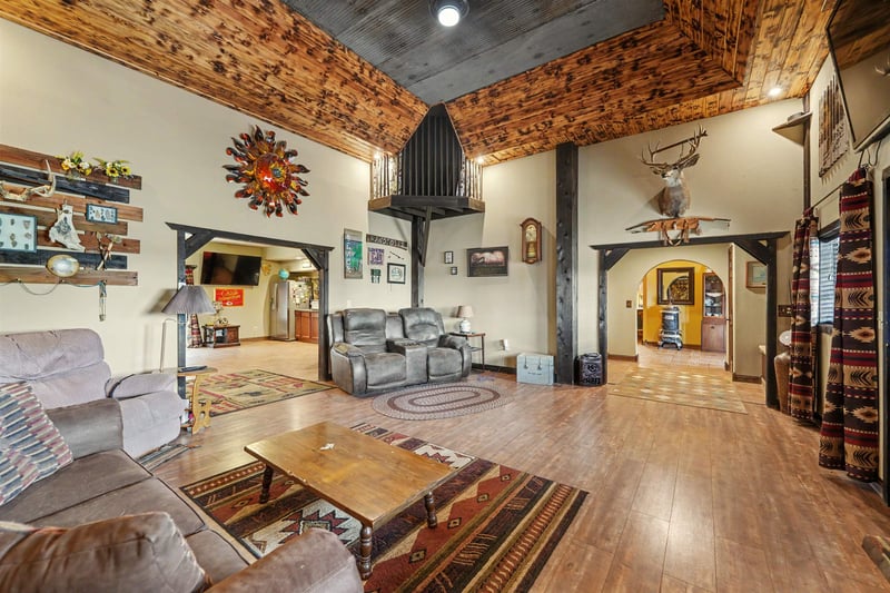 31 Campbell Rd, Marquette, KS 67464