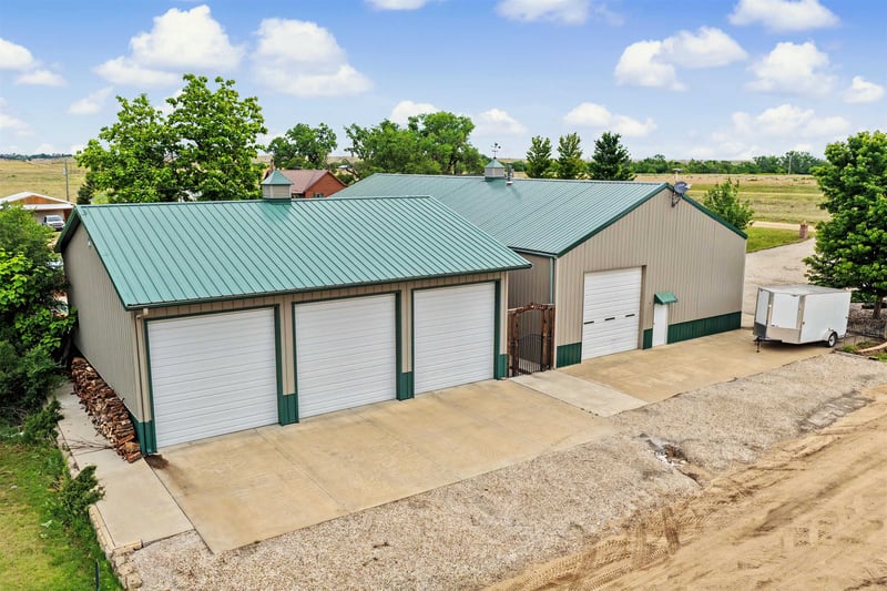 31 Campbell Rd, Marquette, KS 67464