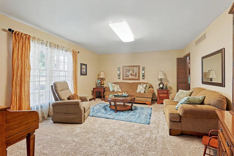 1124 S Barlow St, Wichita, KS 67207