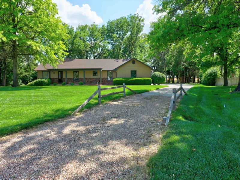 3231 Red Fox Ln, Newton, KS 67114