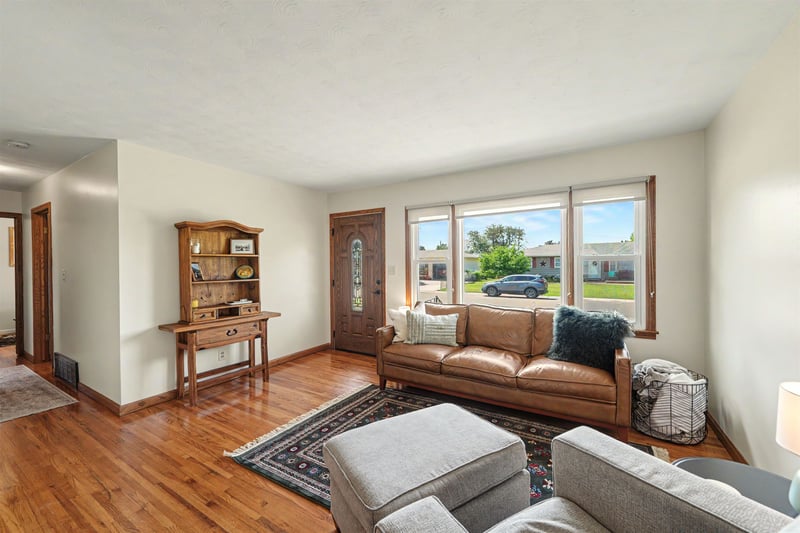 1317 Indian Rock Ln, Salina, KS 67401