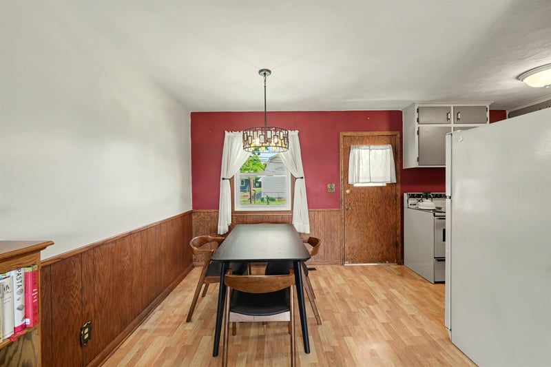 1317 Indian Rock Ln, Salina, KS 67401