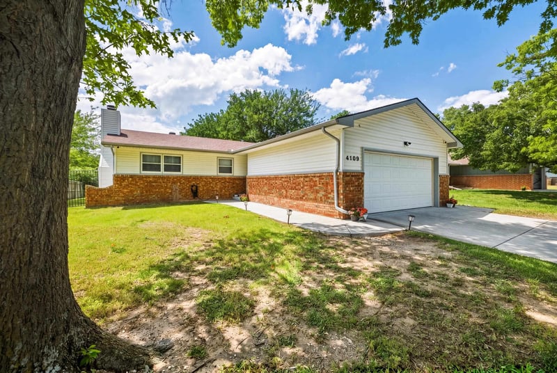 4109 Danbury St, Bel Aire, KS 67220
