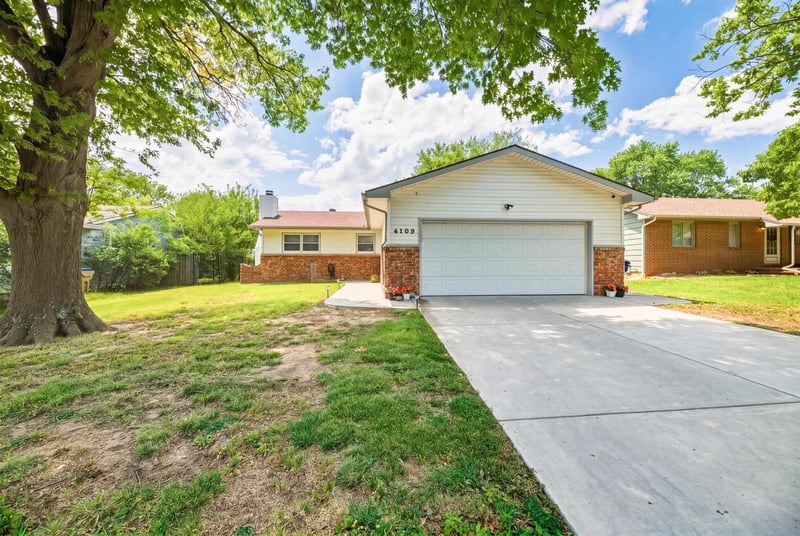 4109 Danbury St, Bel Aire, KS 67220