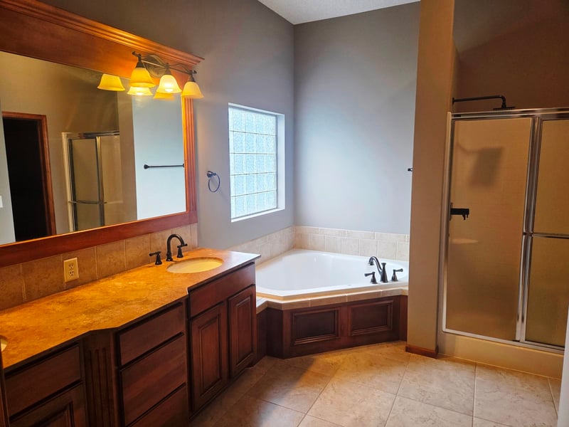 607 Autumn Glen, Newton, KS 67114