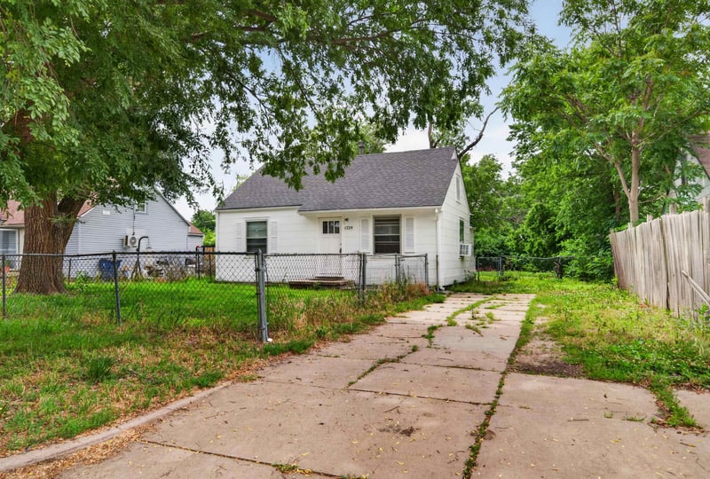 1729 E Looman, Wichita, KS 67219