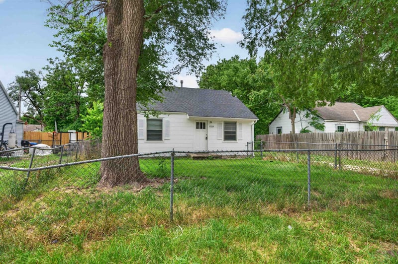 1729 E Looman, Wichita, KS 67219