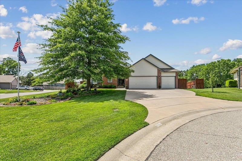 4702 E Eagles Landing Ct, Wichita, KS 67220