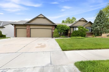 921 S Glenmoor, Wichita, KS 67207