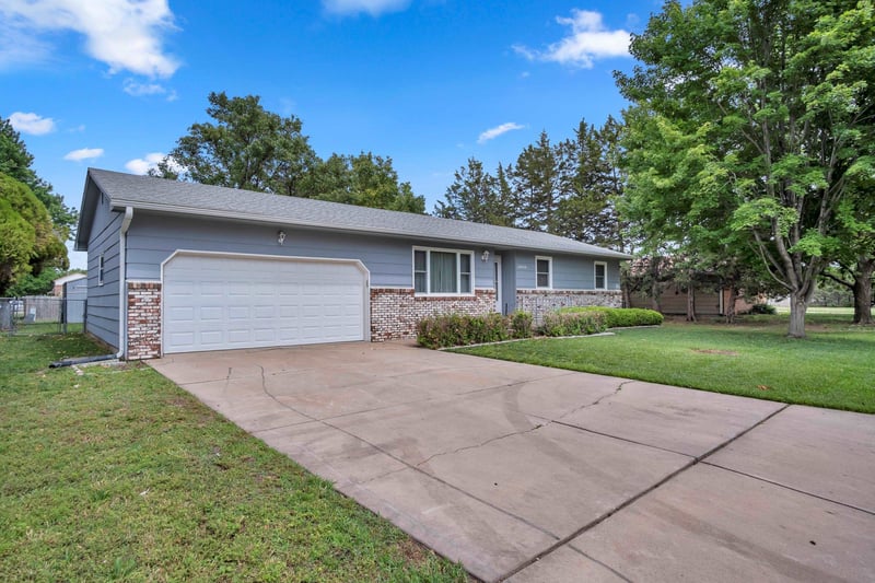 1604 Grandview Ct, Newton, KS 67114