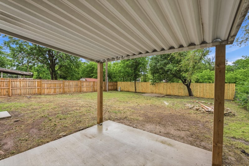 442 N Hickory Ln, Valley Center, KS 67147