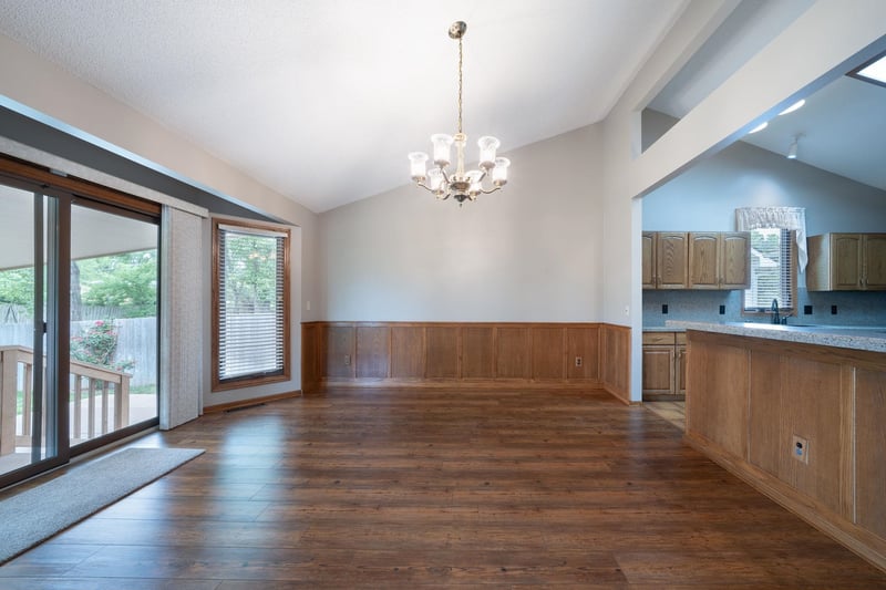 1607 Woodridge Ct, Wichita, KS 67206