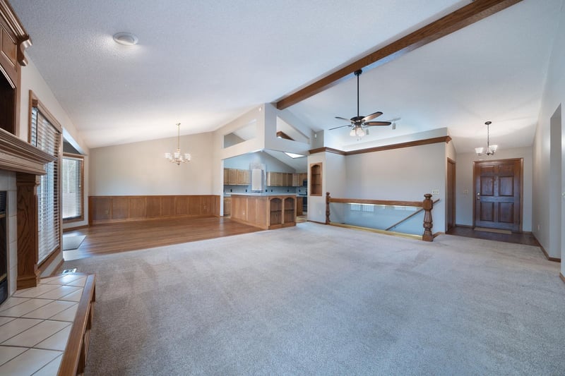 1607 Woodridge Ct, Wichita, KS 67206