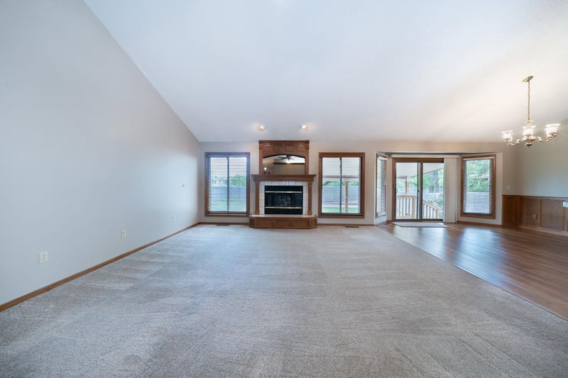 1607 Woodridge Ct, Wichita, KS 67206