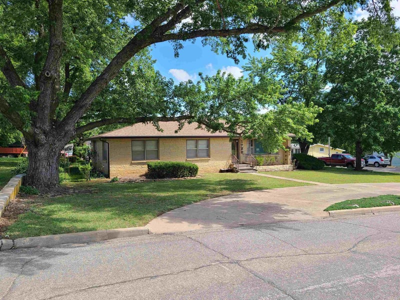 1720 Simpson , Winfield, KS 67156